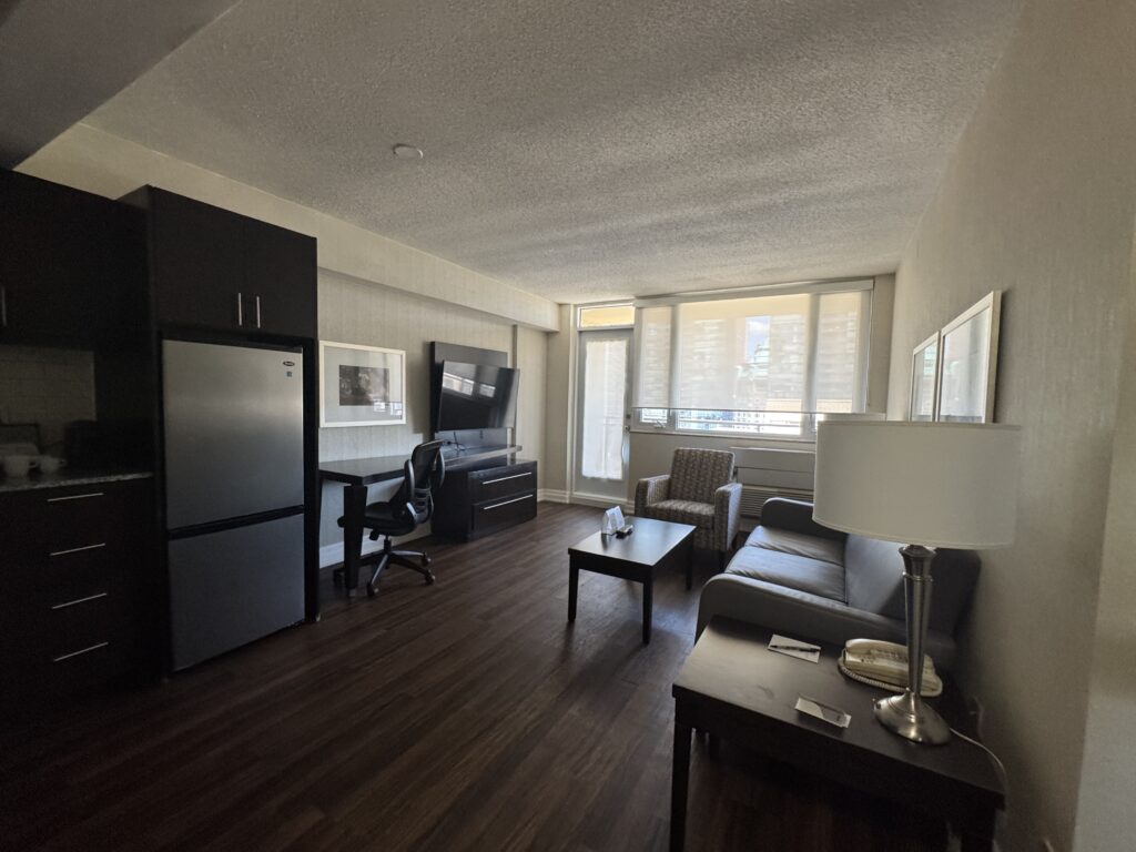 【宿泊レビュー】トロント長期滞在に最高コスパ!Town Inn Suites Hotel